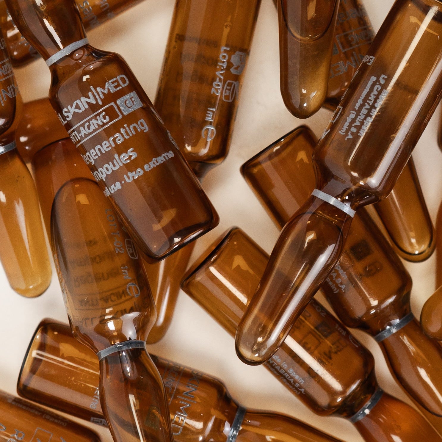 Give stressed, ageing or post-procedure skin an intensive boost with ALLSKIN MED GF Regenerating Ampoules. These concentrated, single-dose serums combine 40% SCA® PRO Growth Factor Technology, antioxidant vitamins C and E, and a moisturising complex to support skin recovery while improving the appearance of fine lines, loss of firmness and dullness.